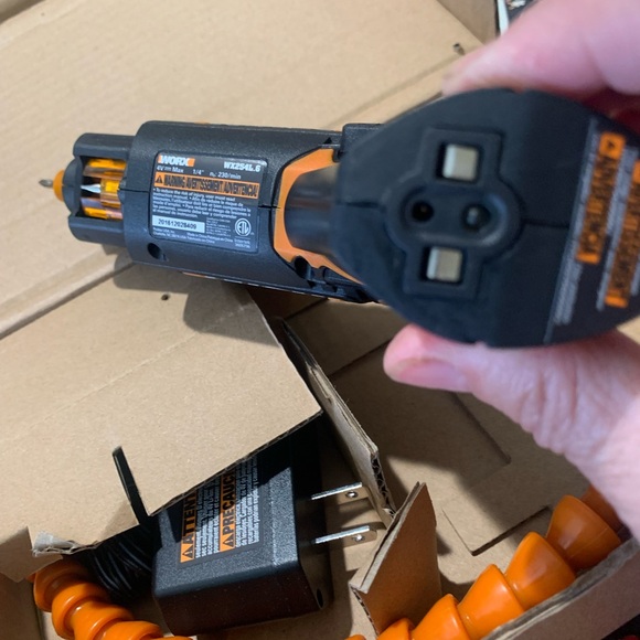 WORX Cordless Screw Gun with Extender set - Picture 8 of 8